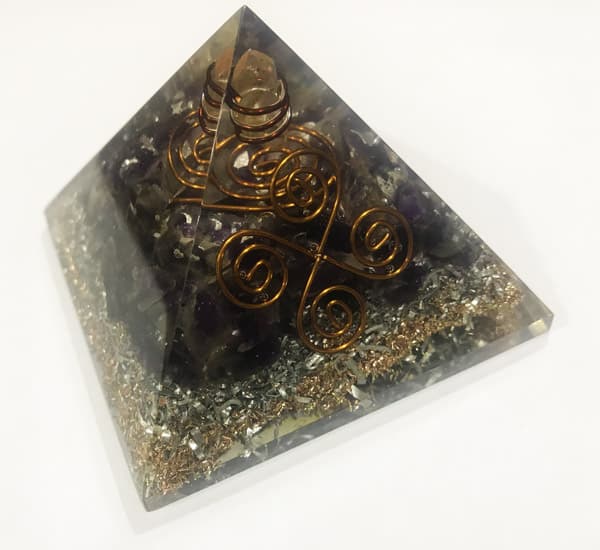 Orgonite Piramide Amethist (65 mm)