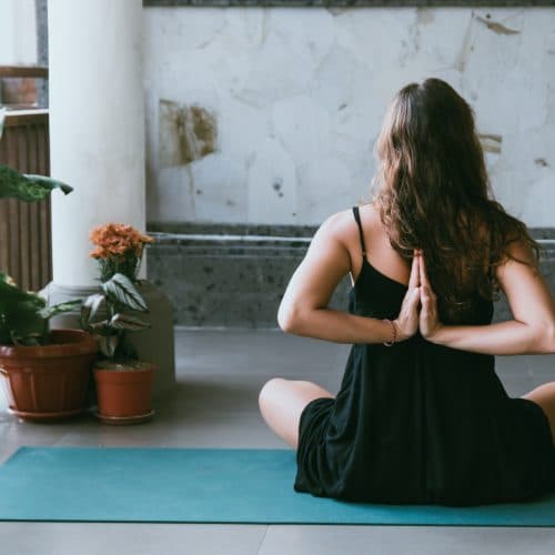 Yogamat Schoonmaken, een Duurzame Relatie met je Geliefde Mat