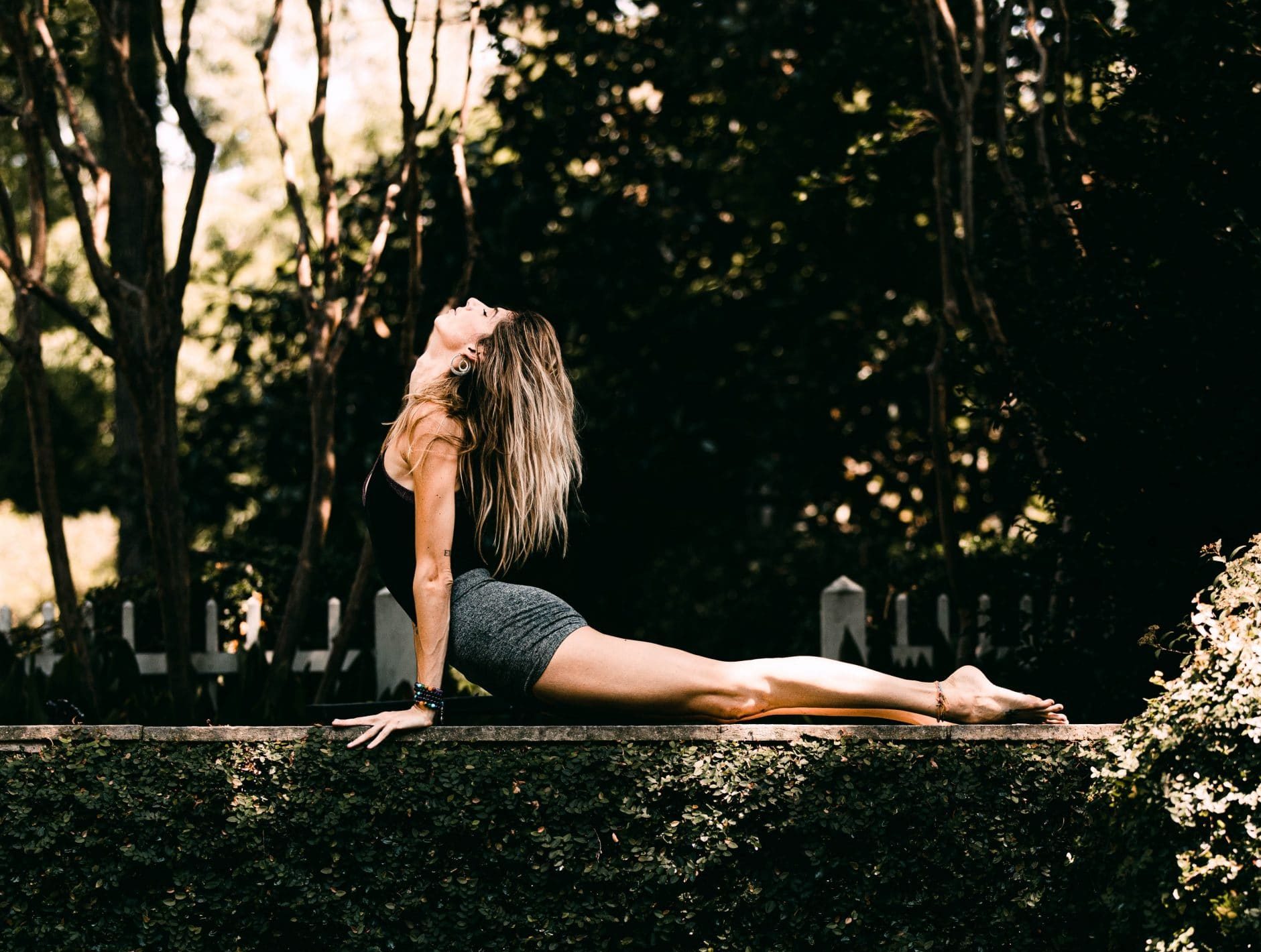 vrouw yoga pose 