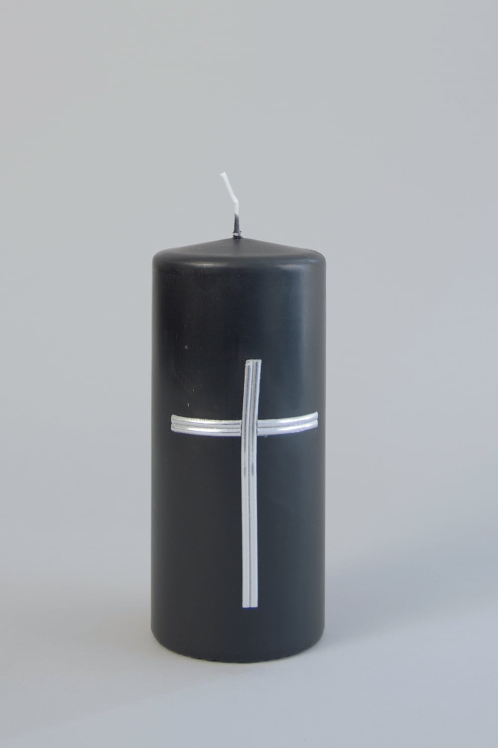 Traditionele Kerkkaars - Gedachteniskaars met Zilveren Kruis - 18 x 8 cm