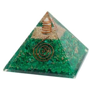 Orgonite Piramide Malachiet met Bergkristal Punt (70 mm)