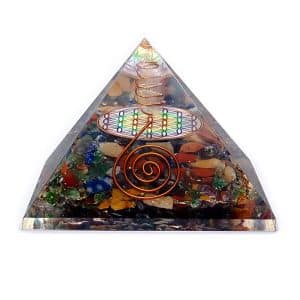 Bloem des Levens Chakra Piramide met Kristalpunt en Chakrastenen